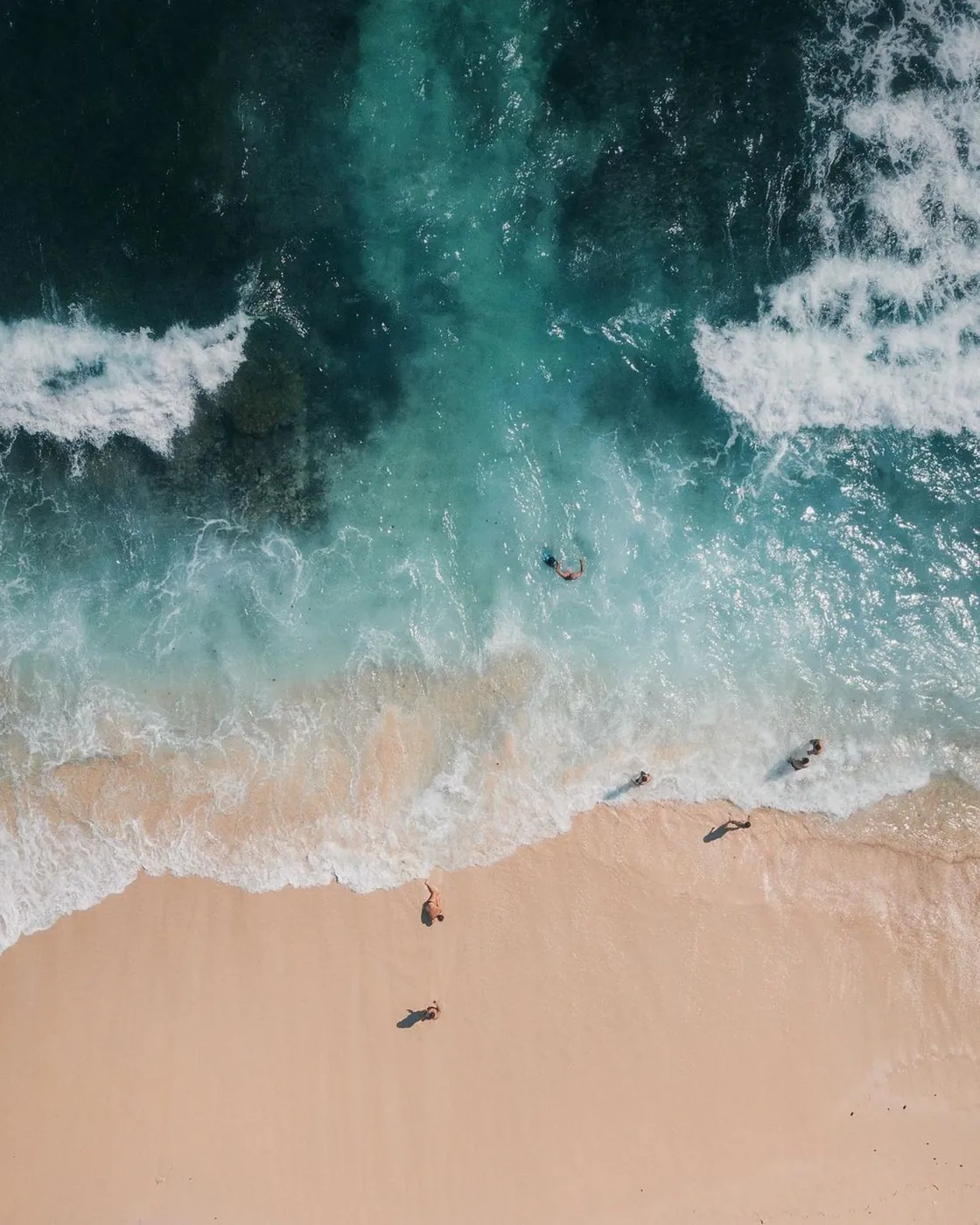 Golden sand and clear water at Main Beach, Merimbula
